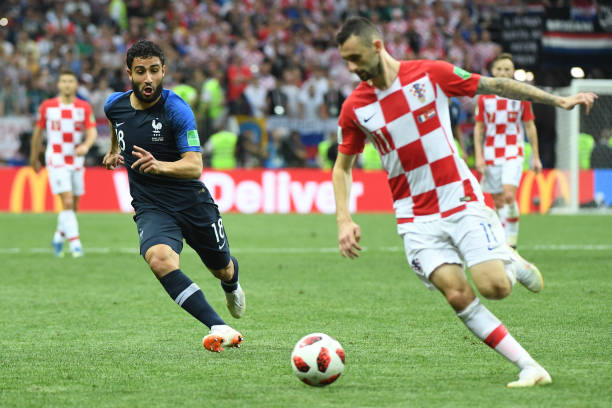 东契奇持球 东契奇持球