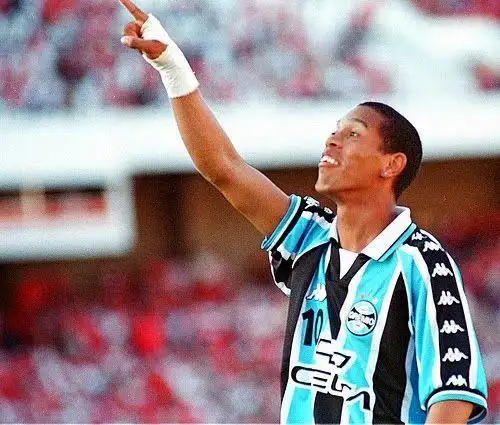 使他有望成 使他有望成