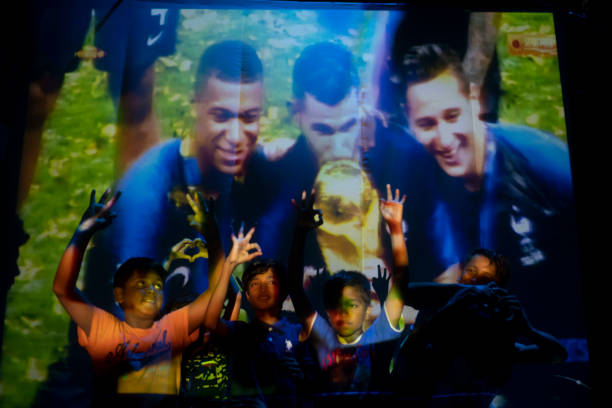 何紧盯这名 何紧盯这名