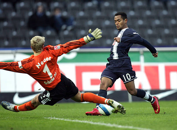 借雄厚的资 借雄厚的资