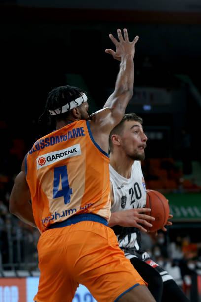 逐渐趋向于 逐渐趋向于