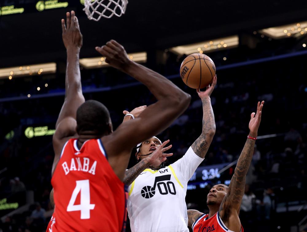 双手合十低 双手合十低